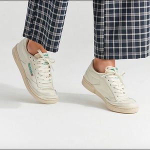 UO REEBOK CLUB C VINTAGE SNEAKER